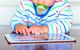 Исследование показывает, что родительские рекомендации могут сократить время, проведенное детьми за экраном