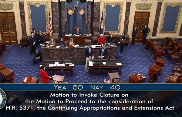 US Senate Approves First Stage of Deal to End Government Shutdown