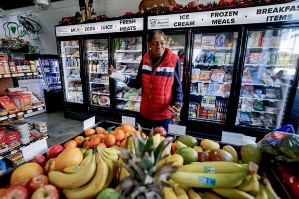 США используют экстренные средства для финансирования половины продовольственных субсидий