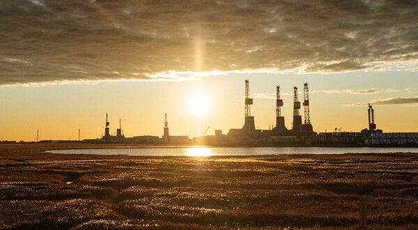 Oil Prices Fall Below $64 in Asia