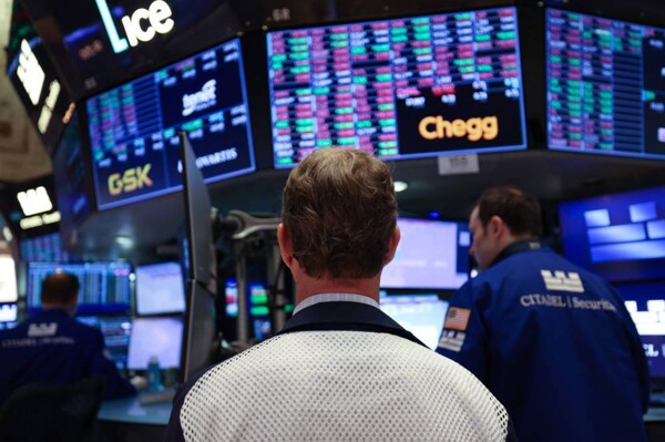 US Stocks Rise Amid Trade Negotiations