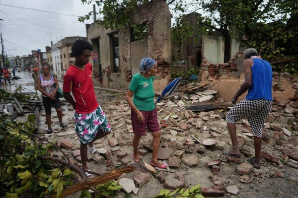 Strongest hurricane in 90 years hits the coast