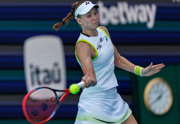 Rybakina alcanza las semifinales de Miami