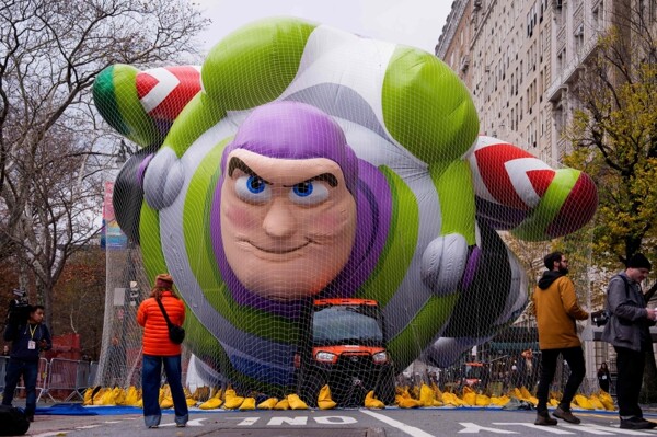 Macy's Parade in New York Kicks Off Holiday Shopping Season