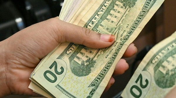 Dollar Struggles to Recover from Sharp Losses