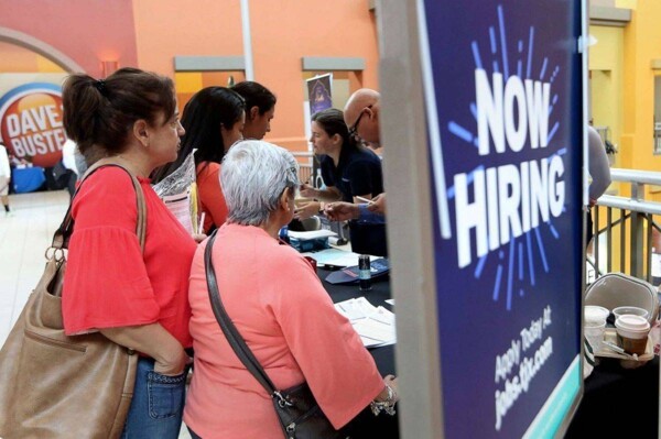 В США снизилось число обращений за пособием по безработице