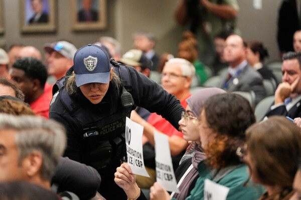 US to Purchase Aircraft for Deportation Policy