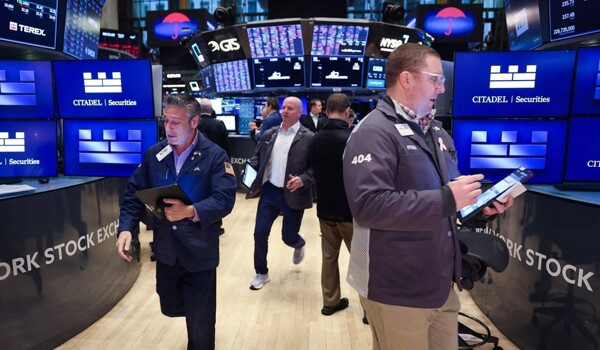 Wall Street Retreats Amid Oil Price Fears and Iran Tensions