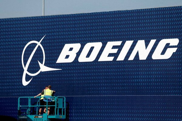 Boeing CEO outlines company's development strategy