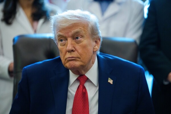 Trump firma orden para retirar a EE.UU. de 66 organizaciones internacionales