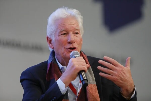 Richard Gere Criticizes Donald Trump at Guadalajara Book Fair