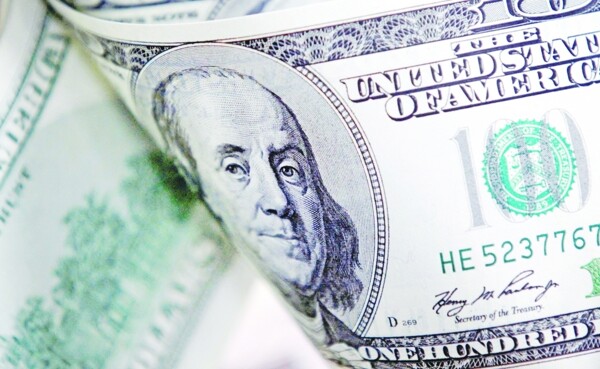 US Dollar Falls in Asian Trading