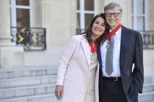 Bill Gates Apologizes for Ties to Epstein