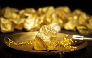 U.S. Gold Futures Rise Amid Rate Cut Expectations