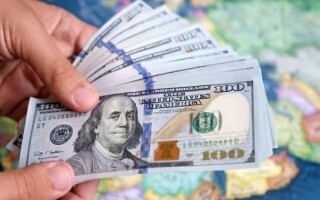 Доллар США показывает худшую годовую динамику за 20 лет