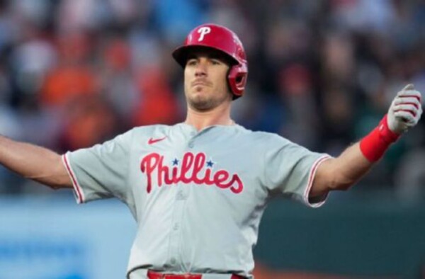 Realmuto Re-signs with Philadelphia Phillies