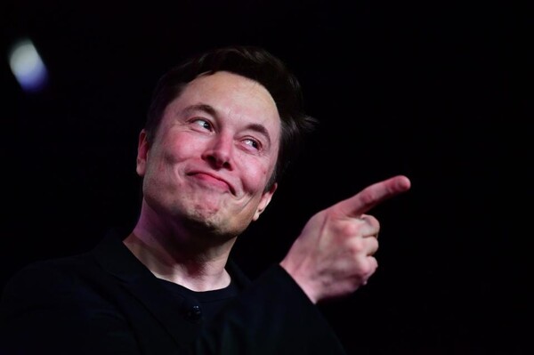 Акционеры Tesla одобрили план компенсации для главы Илона Маска на встрече в Остине