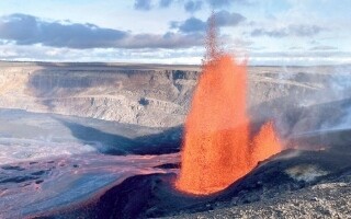 Kilauea Volcano Erupts in Hawaii