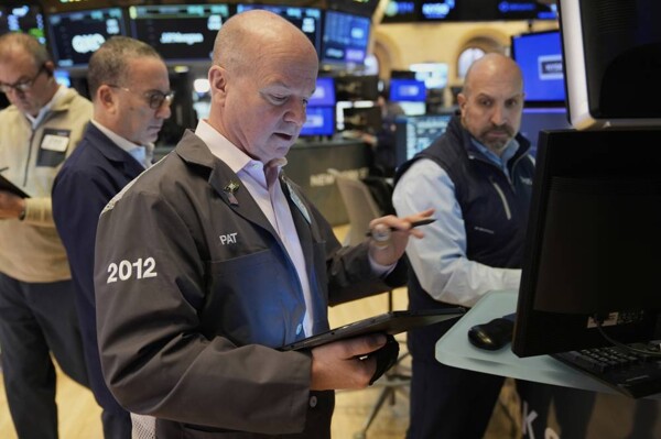 US Stocks Plummet Amid Tariff Implementation