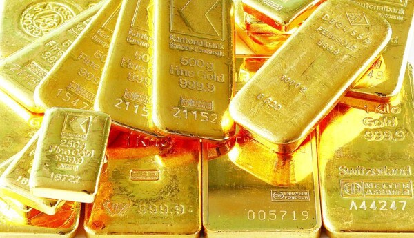 黄金价格因美国就业数据疲软和地缘政治不确定性而上涨