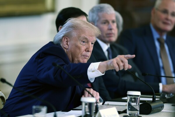 特朗普邀请中国和俄罗斯购买美国管理的委内瑞拉石油