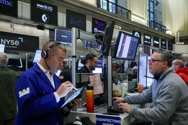 Wall Street sube mientras la cripto y los metales se recuperan