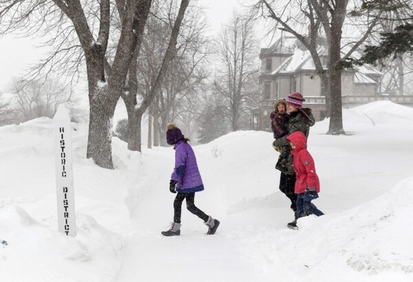 18 U.S. States Declare Emergency as Snowstorm Approaches