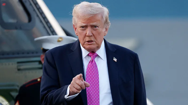 Trump llega a Davos tras un fallo técnico en su avión