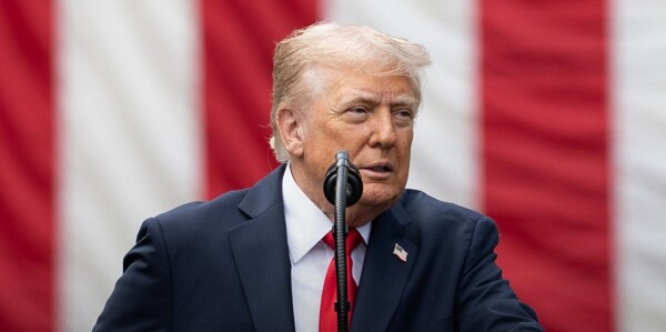 特朗普威胁对伊朗进行“非常猛烈”的打击