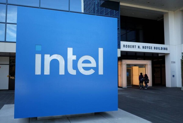 Акции Intel упали на 19% после объявления о сокращениях