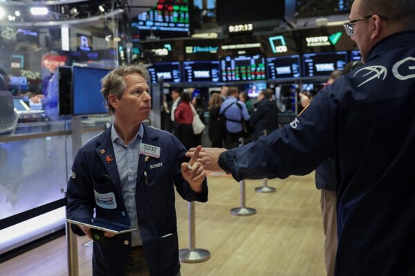 Wall Street Ends Lower as Nasdaq Declines and Oil Prices Rise