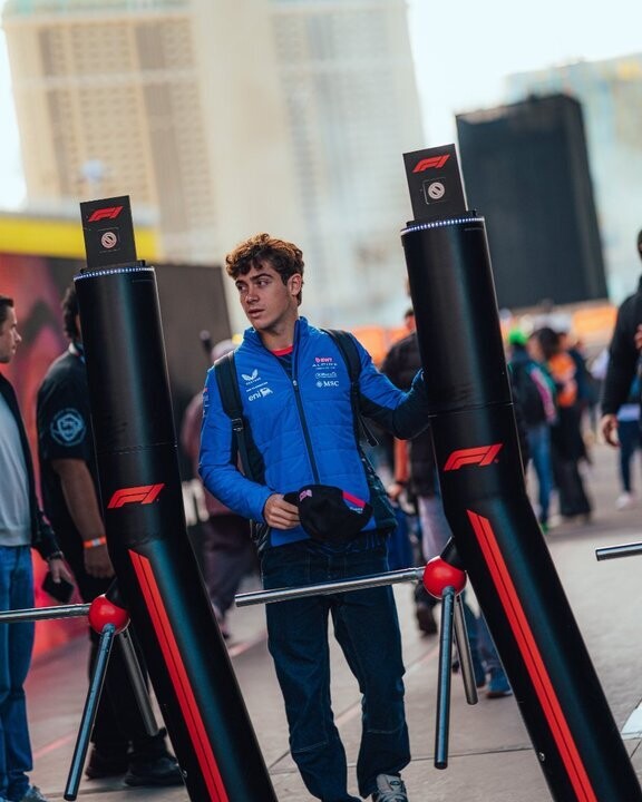 Colapinto Shows Strong Start at Las Vegas GP