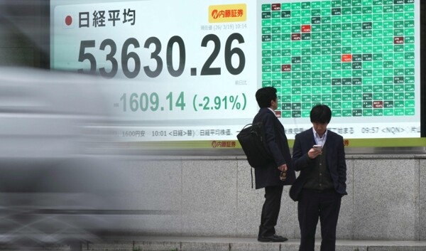 Asian Markets Fall Due to Wall Street Losses