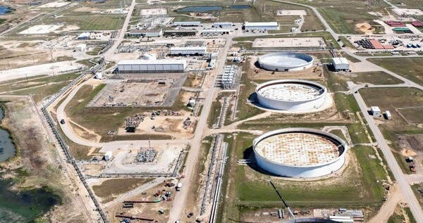 US crude oil inventories rise by 6.4 million barrels