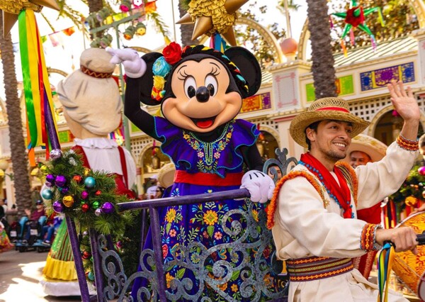 Magical Holiday Festivities in Disneyland Anaheim