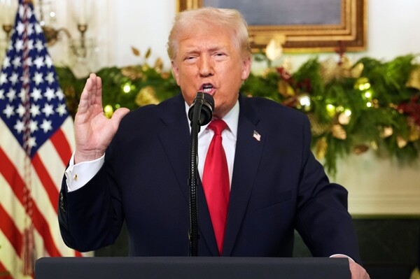 Trump Gives Iran Ultimatum on Strait of Hormuz