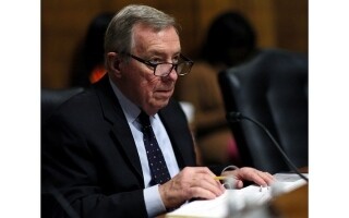 Массовые отставки в Конгрессе США на фоне политического тупика