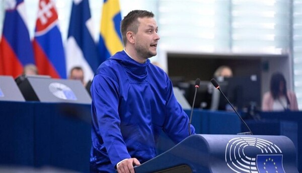 特朗普在逮捕马杜罗后宣布控制委内瑞拉的计划