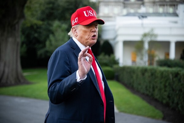 Trump insists on not ruling out any option with Venezuela