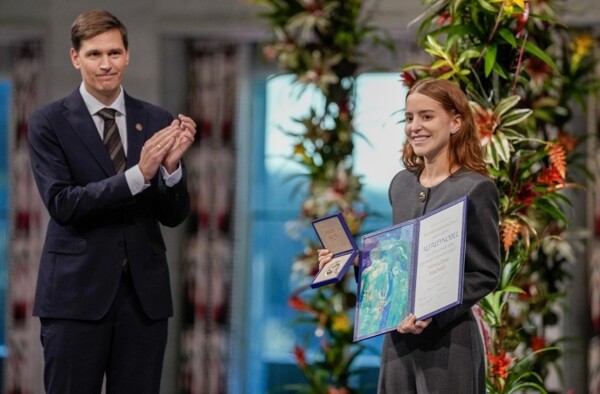 Trump Wouldn't Like Machado's Arrest, U.S. Seizes Tanker Off Venezuela