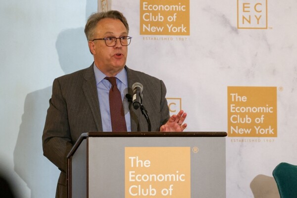 NY Fed President: US Economy Overcoming Uncertainty