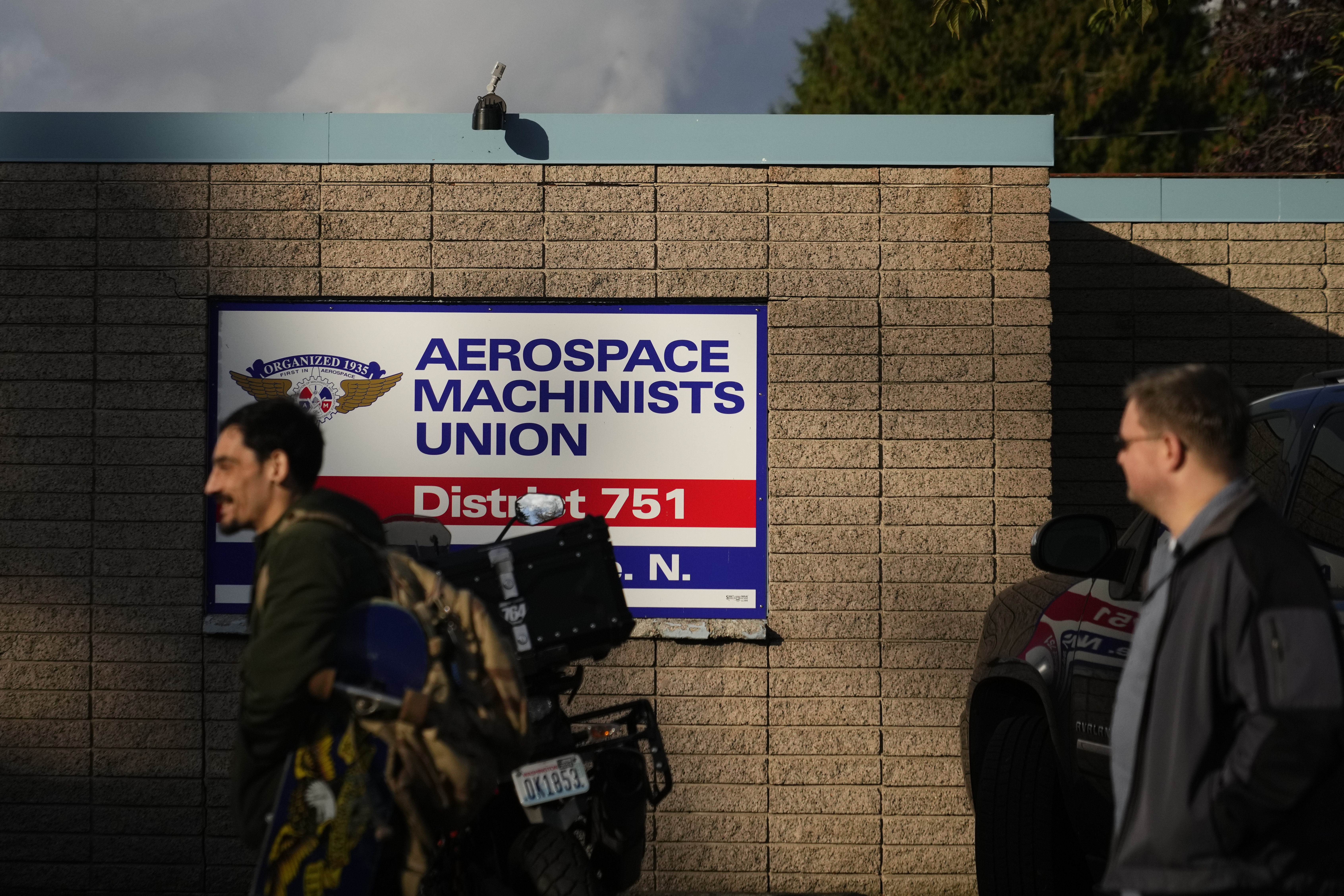 Boeing Employees Reject New Labor Agreement