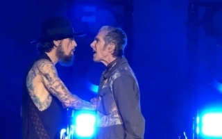Драматическое завершение концерта Jane's Addiction